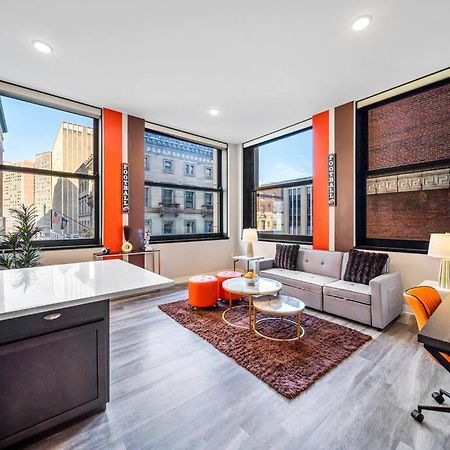 Heart Of Dt With Corner View And With Free Pool & Steam 307 Apartment Cleveland Bagian luar foto