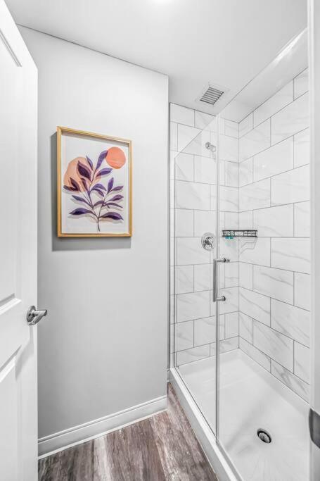 Heart Of Dt With Corner View And With Free Pool & Steam 307 Apartment Cleveland Bagian luar foto
