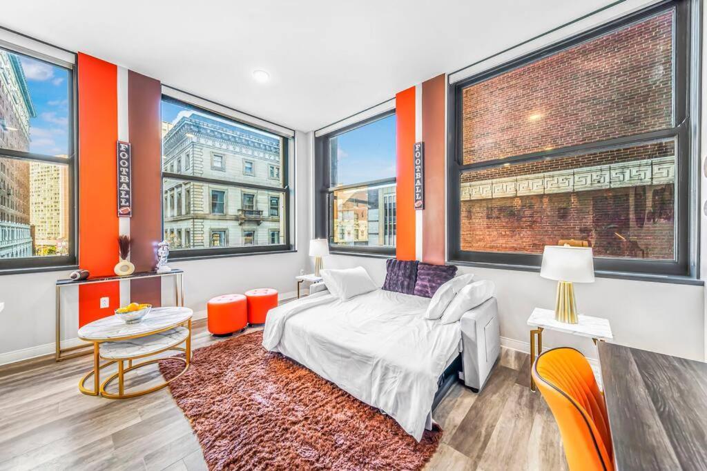 Heart Of Dt With Corner View And With Free Pool & Steam 307 Apartment Cleveland Bagian luar foto
