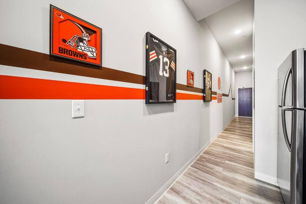 Heart Of Dt With Corner View And With Free Pool & Steam 307 Apartment Cleveland Bagian luar foto