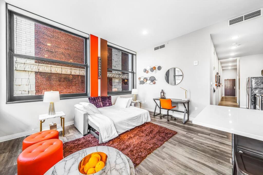 Heart Of Dt With Corner View And With Free Pool & Steam 307 Apartment Cleveland Bagian luar foto